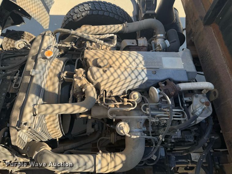 image for item DO0254 2001 Isuzu NQR flatbed truck