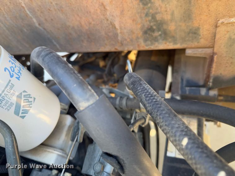 image for item DO0254 2001 Isuzu NQR flatbed truck