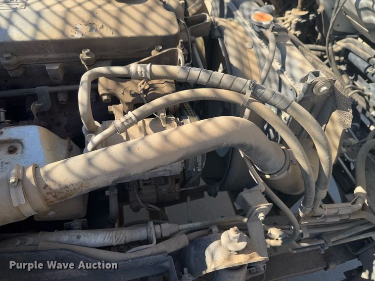 image for item DO0254 2001 Isuzu NQR flatbed truck