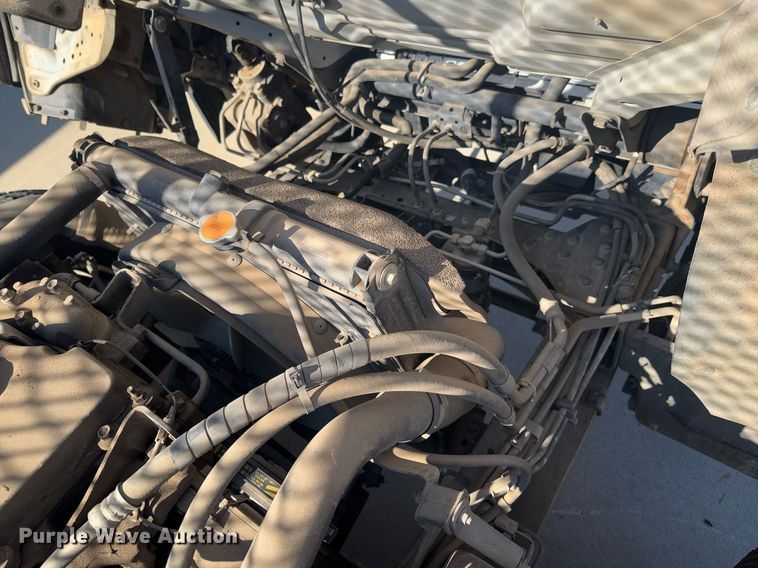 image for item DO0254 2001 Isuzu NQR flatbed truck