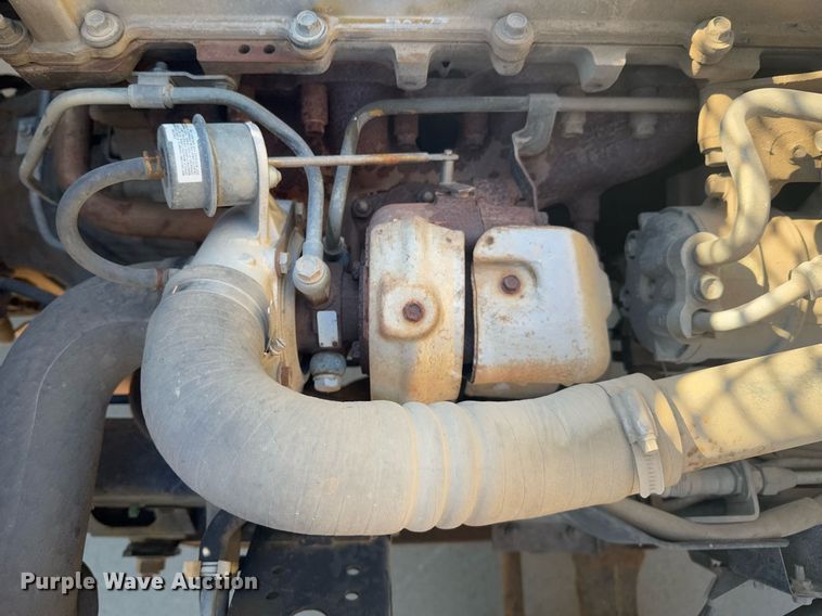 image for item DO0254 2001 Isuzu NQR flatbed truck