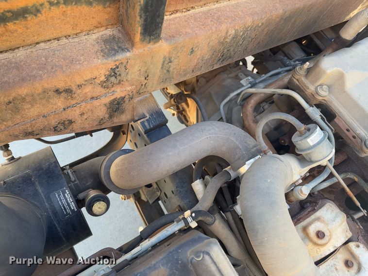 image for item DO0254 2001 Isuzu NQR flatbed truck