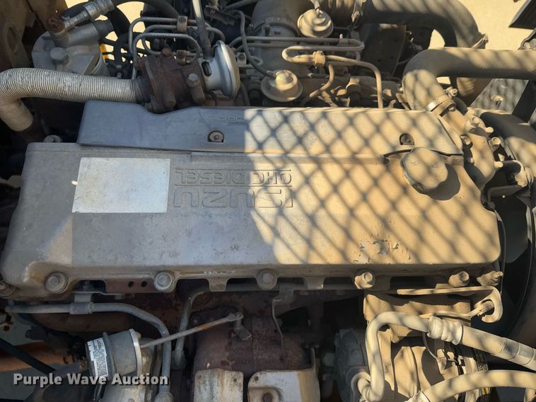 image for item DO0254 2001 Isuzu NQR flatbed truck