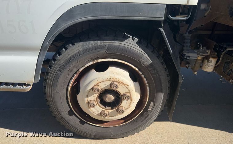 image for item DO0254 2001 Isuzu NQR flatbed truck