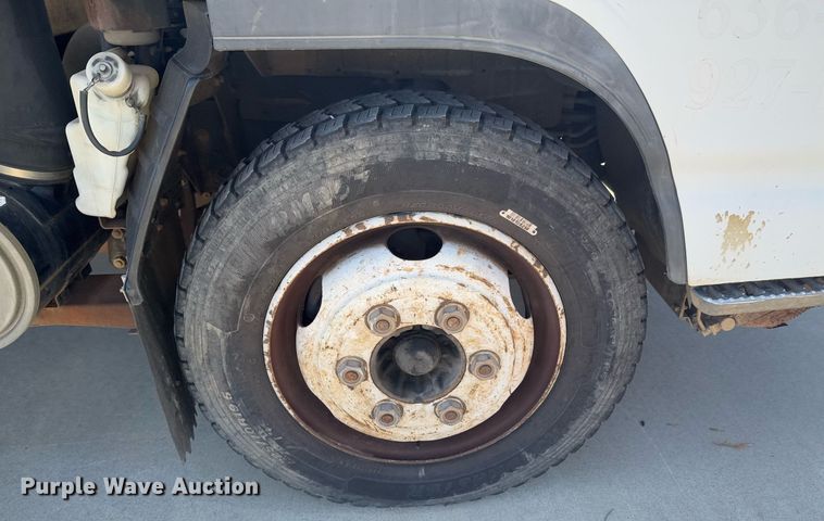 image for item DO0254 2001 Isuzu NQR flatbed truck