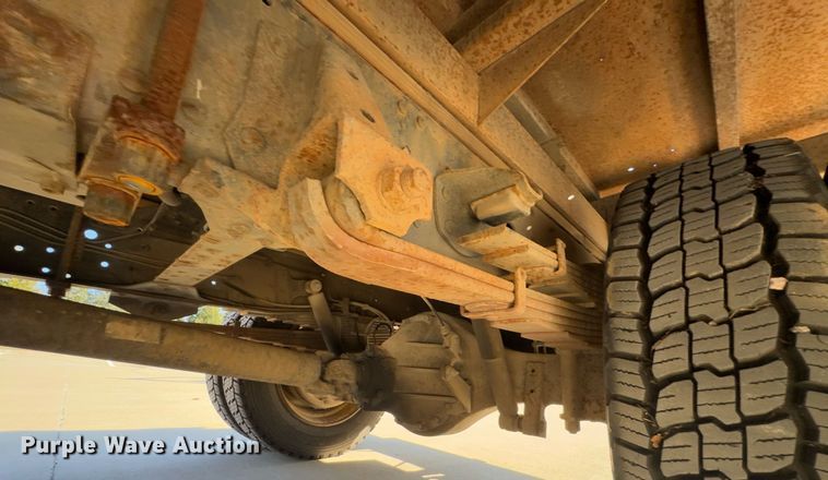 image for item DO0254 2001 Isuzu NQR flatbed truck