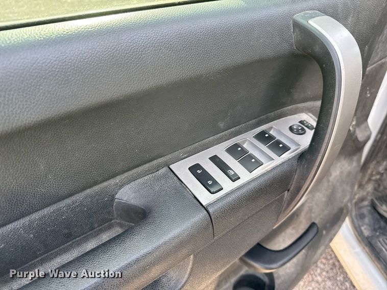 image for item DO2638 2010 Chevrolet Silverado 1500 Crew Cab pickup truck