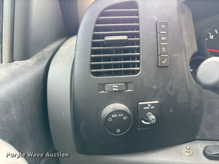 image for item DO2638 2010 Chevrolet Silverado 1500 Crew Cab pickup truck