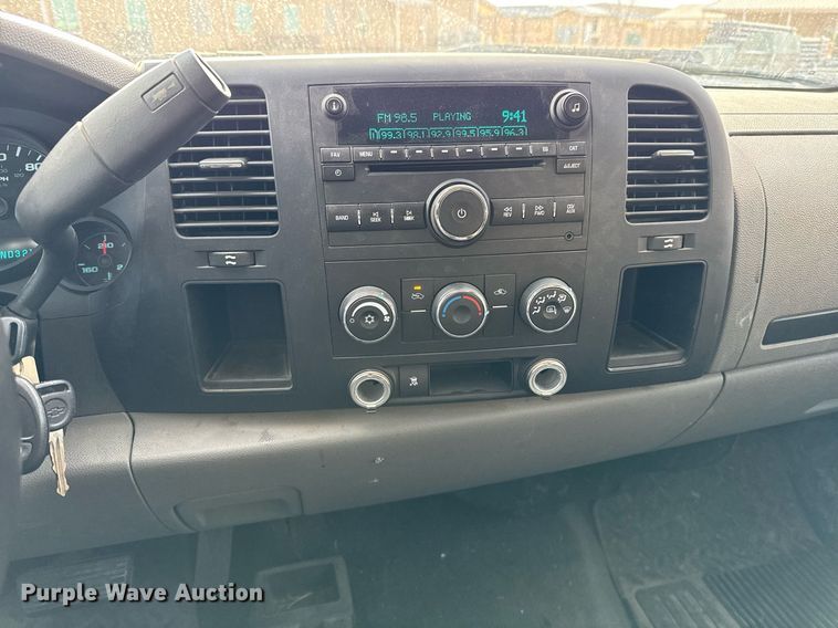 image for item DO2638 2010 Chevrolet Silverado 1500 Crew Cab pickup truck