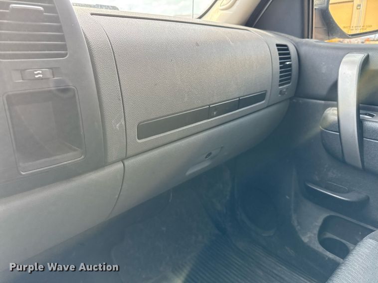 image for item DO2638 2010 Chevrolet Silverado 1500 Crew Cab pickup truck