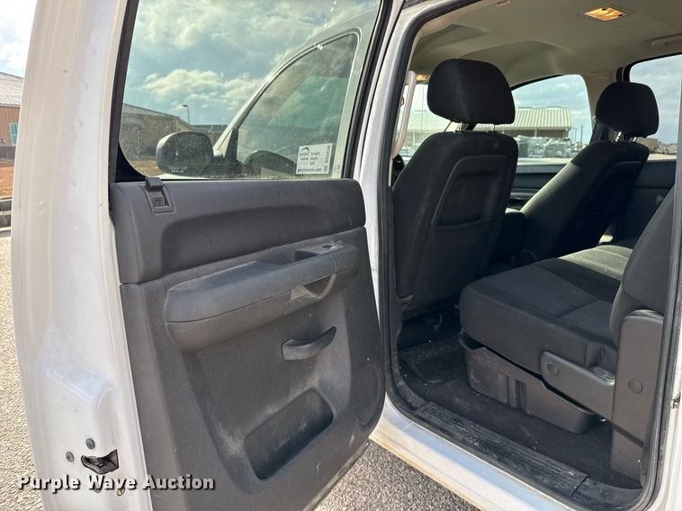 image for item DO2638 2010 Chevrolet Silverado 1500 Crew Cab pickup truck