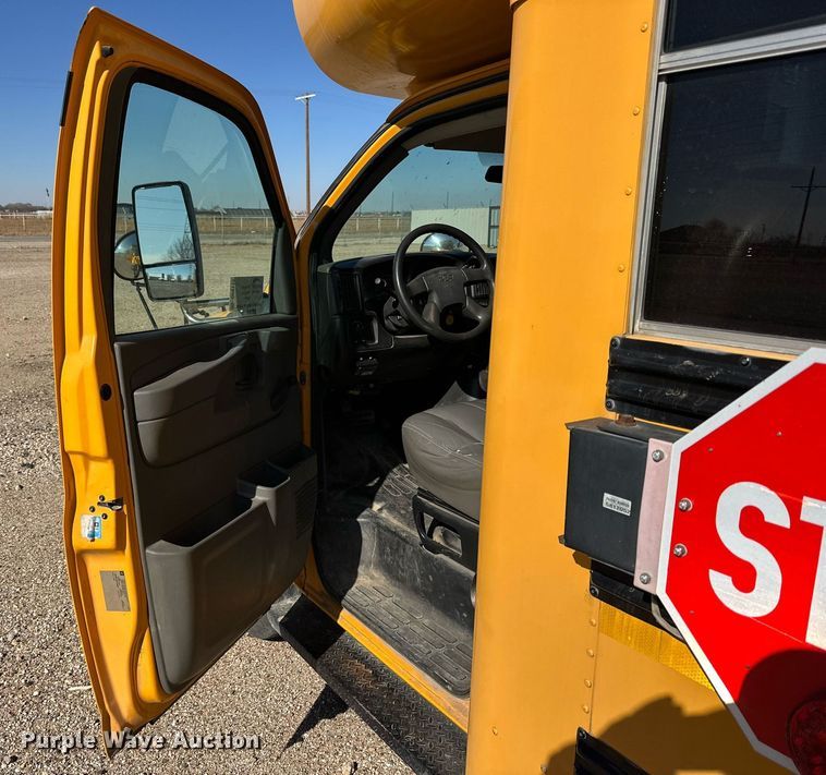 image for item DP6113 2007 Chevrolet Express G3500 school bus