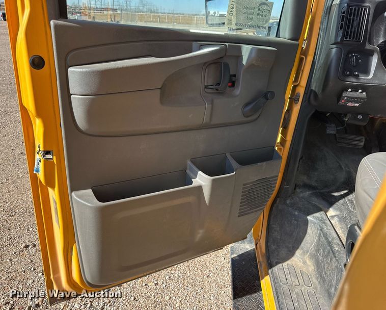 image for item DP6113 2007 Chevrolet Express G3500 school bus