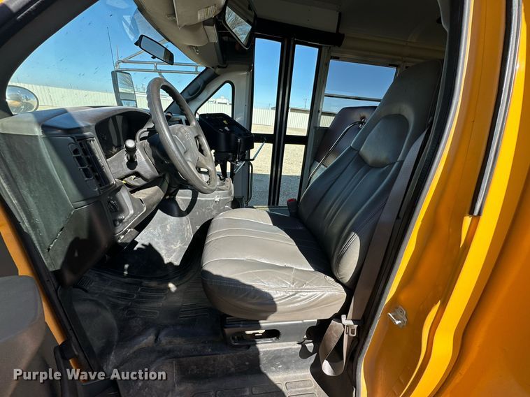image for item DP6113 2007 Chevrolet Express G3500 school bus