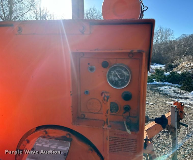 image for item DQ6584 Brush Bandit 250 wood chipper