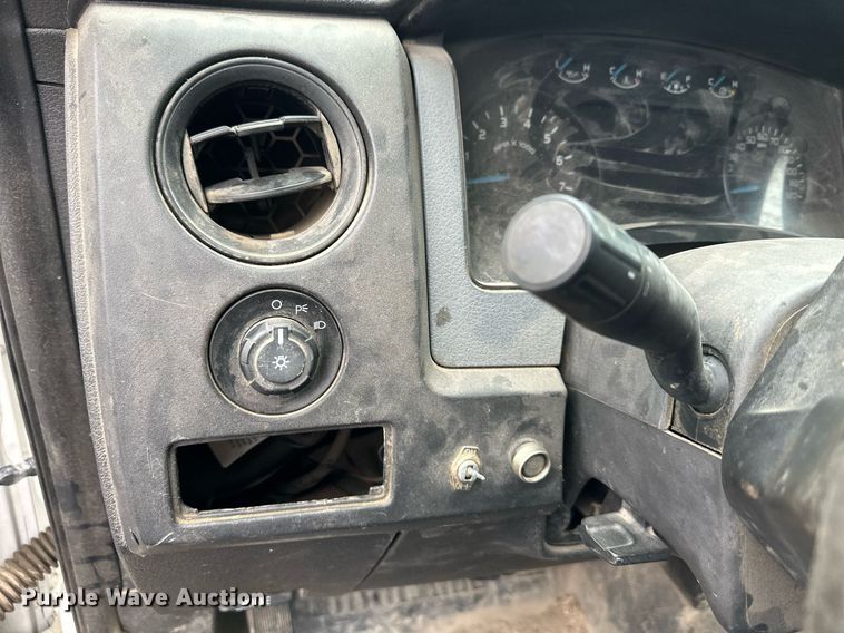 image for item DQ6598 2013 Ford F150 pickup truck