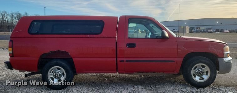 image for item DS5215 2004 GMC Sierra pickup truck