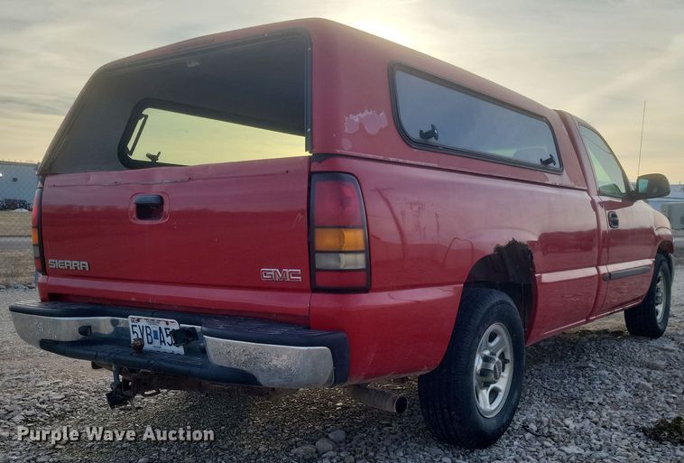 image for item DS5215 2004 GMC Sierra pickup truck