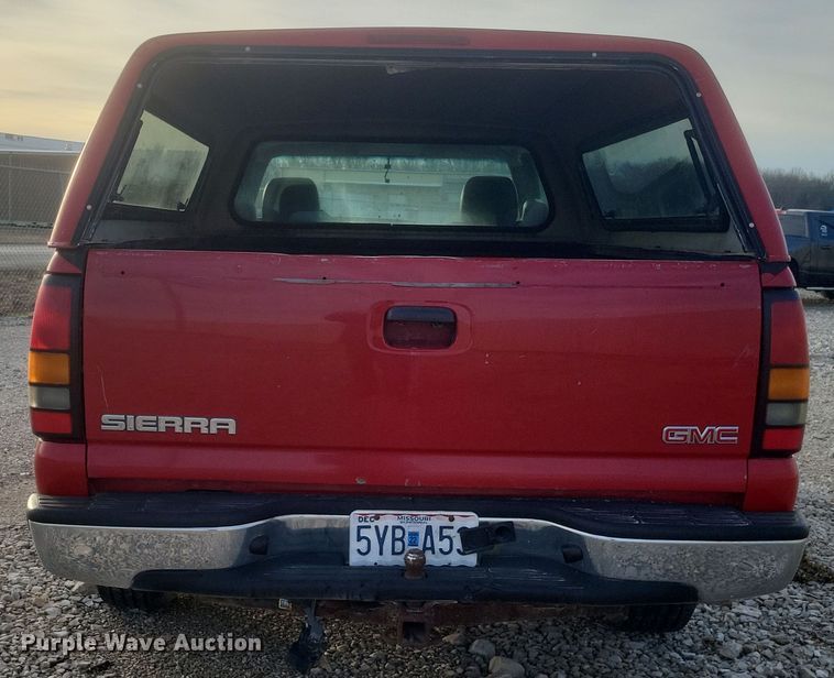 image for item DS5215 2004 GMC Sierra pickup truck