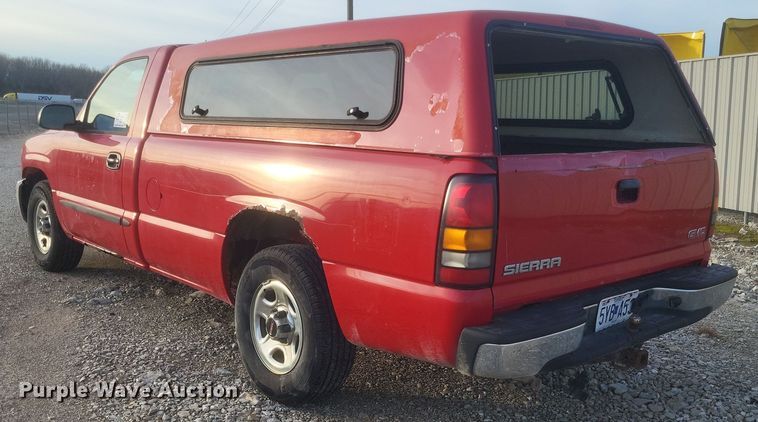 image for item DS5215 2004 GMC Sierra pickup truck