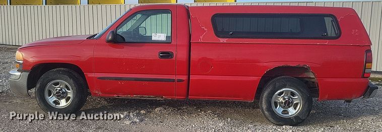 image for item DS5215 2004 GMC Sierra pickup truck