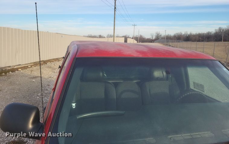 image for item DS5215 2004 GMC Sierra pickup truck