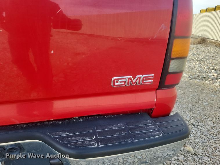 image for item DS5215 2004 GMC Sierra pickup truck
