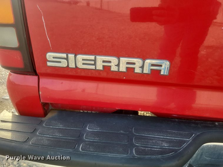 image for item DS5215 2004 GMC Sierra pickup truck