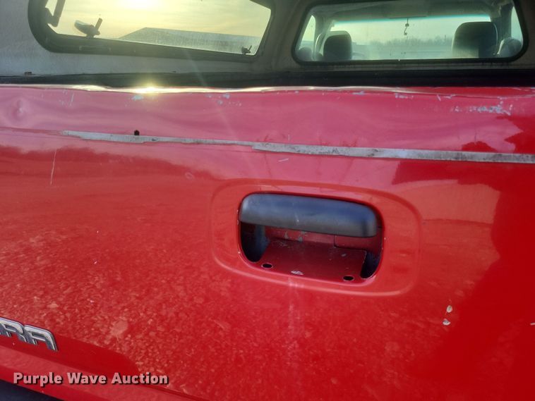 image for item DS5215 2004 GMC Sierra pickup truck