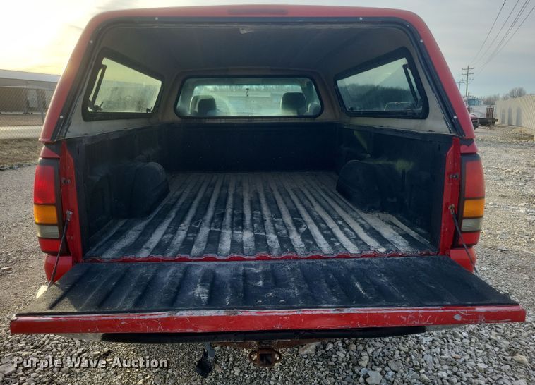 image for item DS5215 2004 GMC Sierra pickup truck