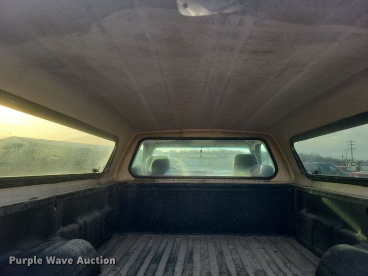 image for item DS5215 2004 GMC Sierra pickup truck