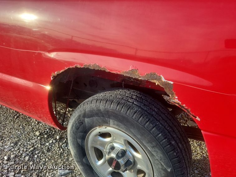 image for item DS5215 2004 GMC Sierra pickup truck