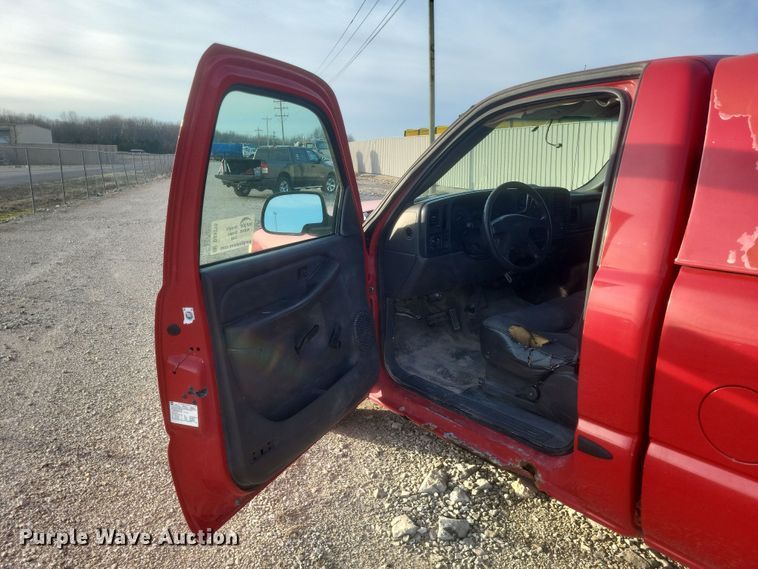 image for item DS5215 2004 GMC Sierra pickup truck