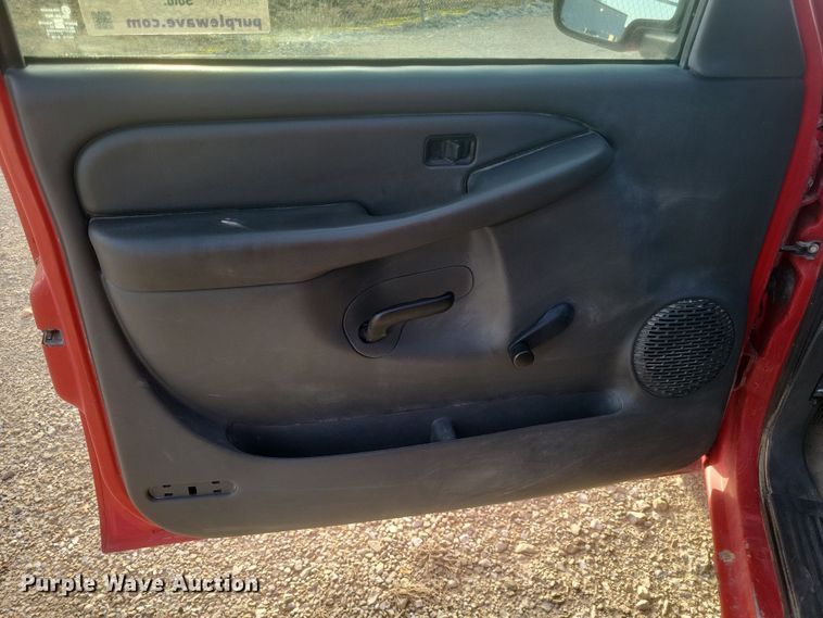 image for item DS5215 2004 GMC Sierra pickup truck