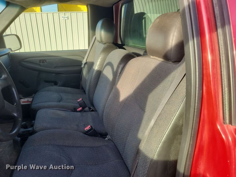 image for item DS5215 2004 GMC Sierra pickup truck