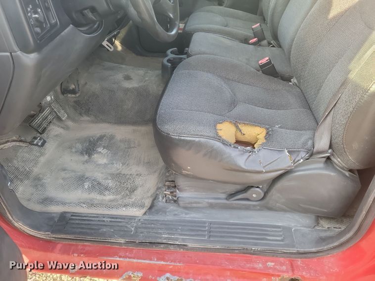 image for item DS5215 2004 GMC Sierra pickup truck