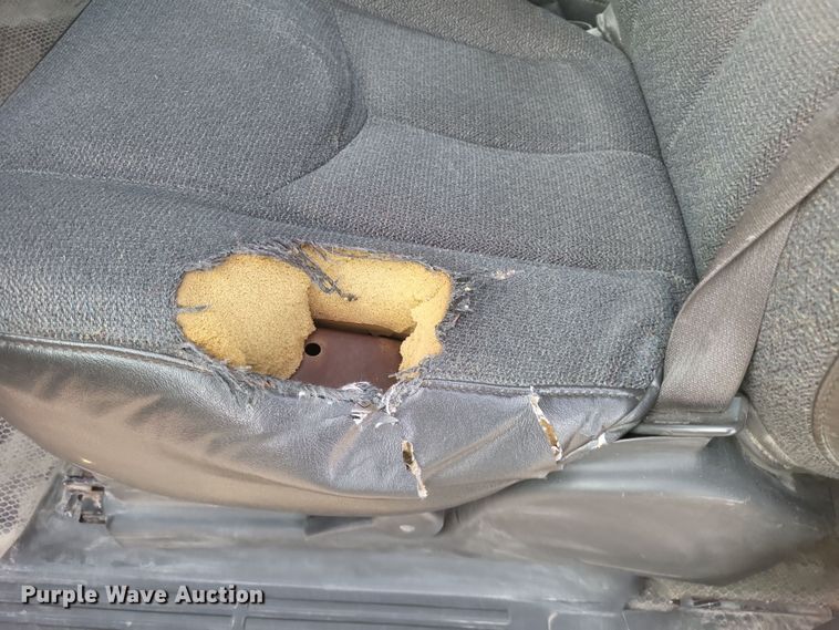 image for item DS5215 2004 GMC Sierra pickup truck