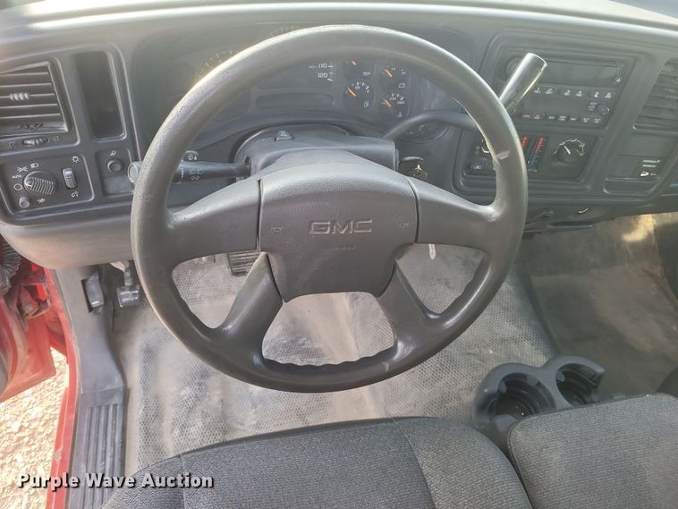 image for item DS5215 2004 GMC Sierra pickup truck