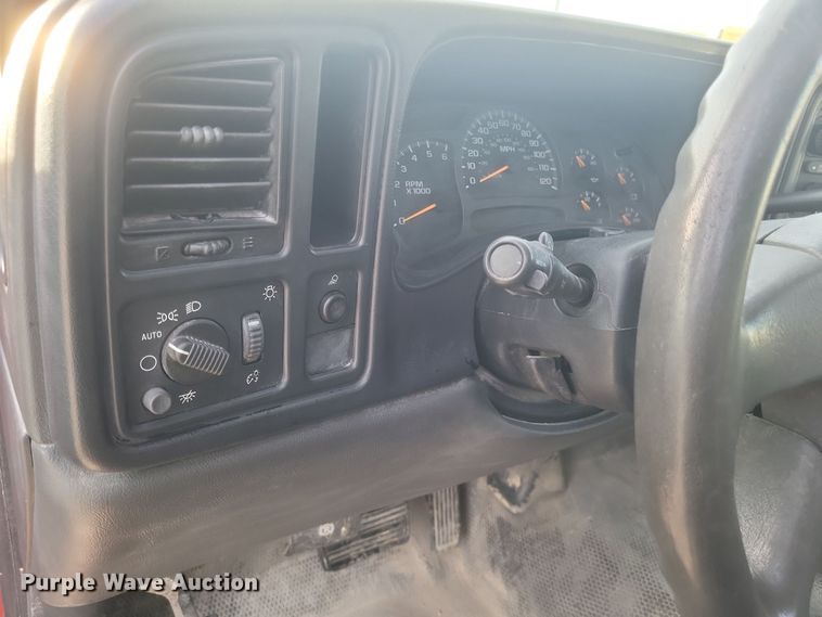 image for item DS5215 2004 GMC Sierra pickup truck