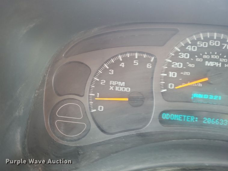 image for item DS5215 2004 GMC Sierra pickup truck