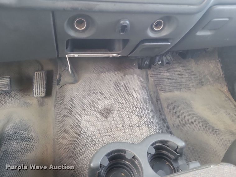 image for item DS5215 2004 GMC Sierra pickup truck