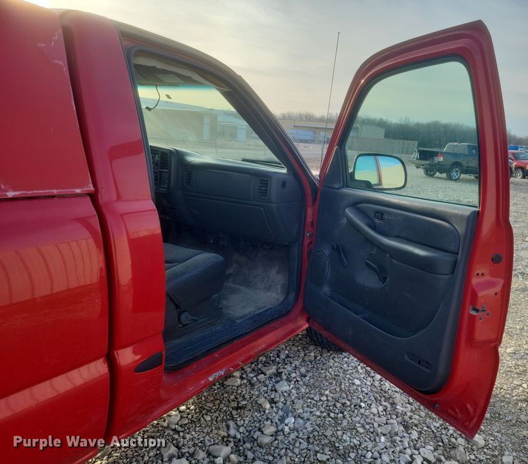 image for item DS5215 2004 GMC Sierra pickup truck