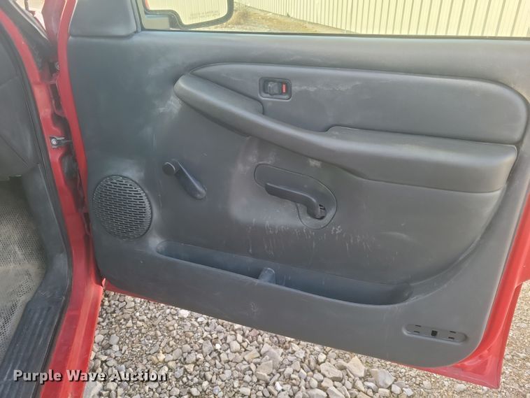 image for item DS5215 2004 GMC Sierra pickup truck