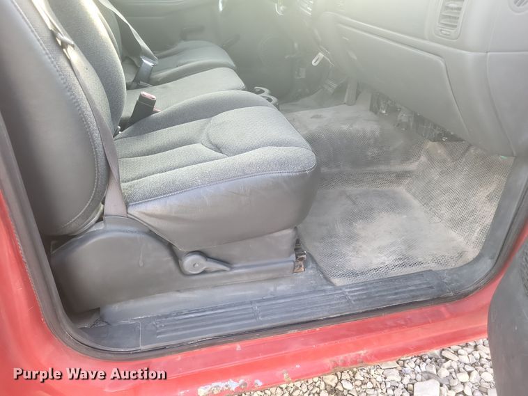 image for item DS5215 2004 GMC Sierra pickup truck