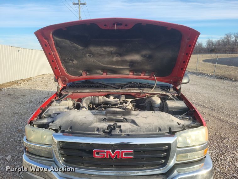 image for item DS5215 2004 GMC Sierra pickup truck