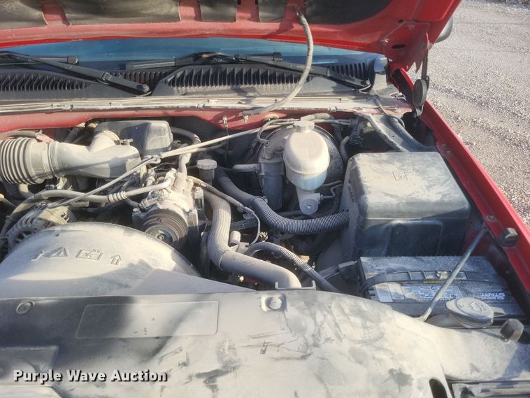 image for item DS5215 2004 GMC Sierra pickup truck