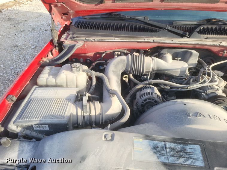 image for item DS5215 2004 GMC Sierra pickup truck