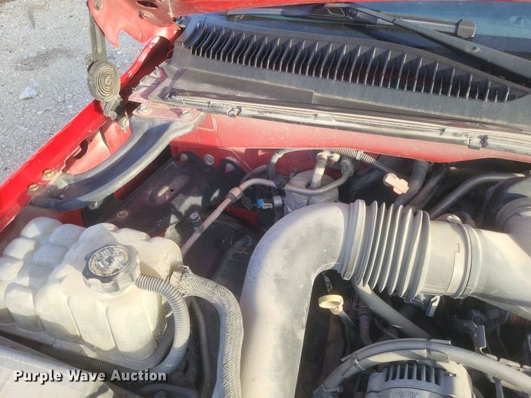 image for item DS5215 2004 GMC Sierra pickup truck