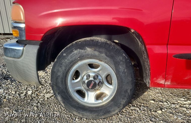 image for item DS5215 2004 GMC Sierra pickup truck