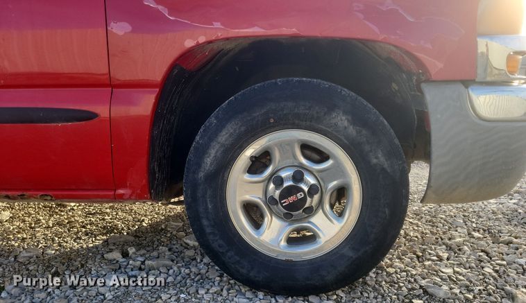 image for item DS5215 2004 GMC Sierra pickup truck